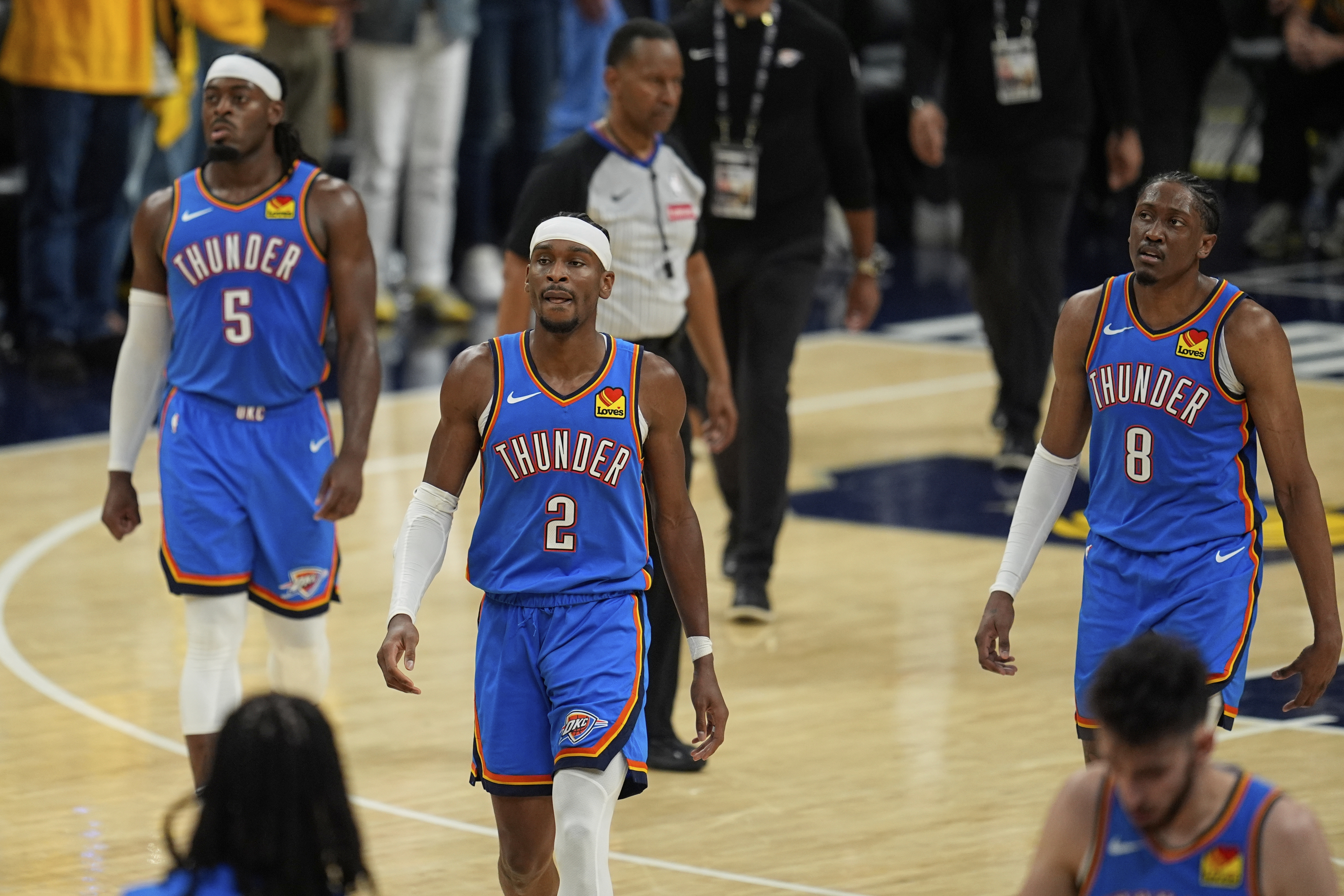 Game 4: Gilgeous-Alexander goes wild in the 4th, Thunder rally to top Pacers 111-104 and tie Finals