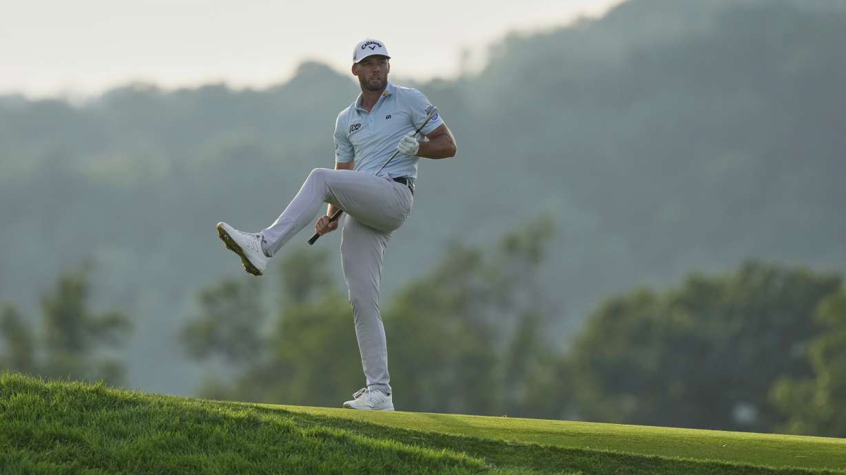 Sam Burns reacts to his chip shot onto the 17th green during the third round of the U.S. Open golf tournament at Oakmont Country Club Saturday, June 14, 2025, in Oakmont, Pa.