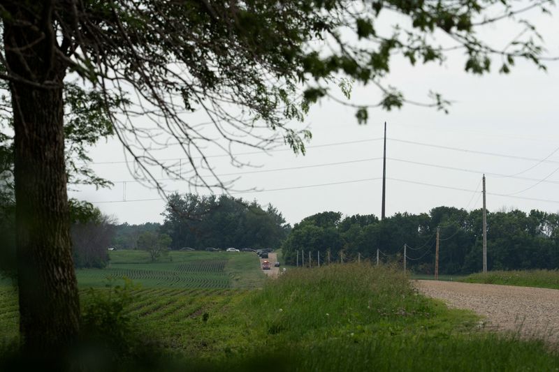 Suspect in custody after shooting Minnesota lawmakers while posing as officer, ABC News says