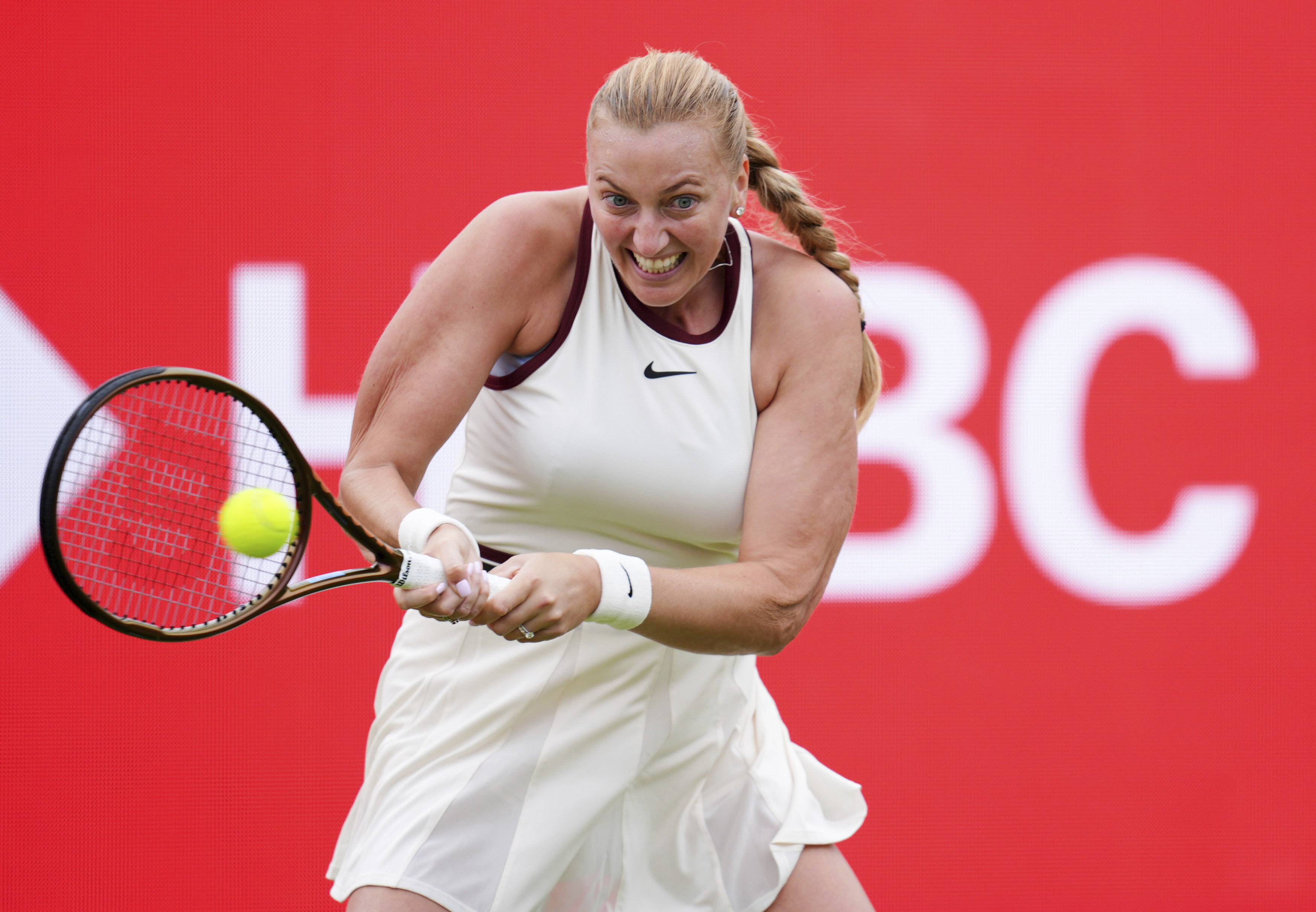 2-time Wimbledon champion Petra Kvitova announces she will retire in September