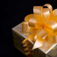 People are spending less on individual gifts but chipping in more for group gifts