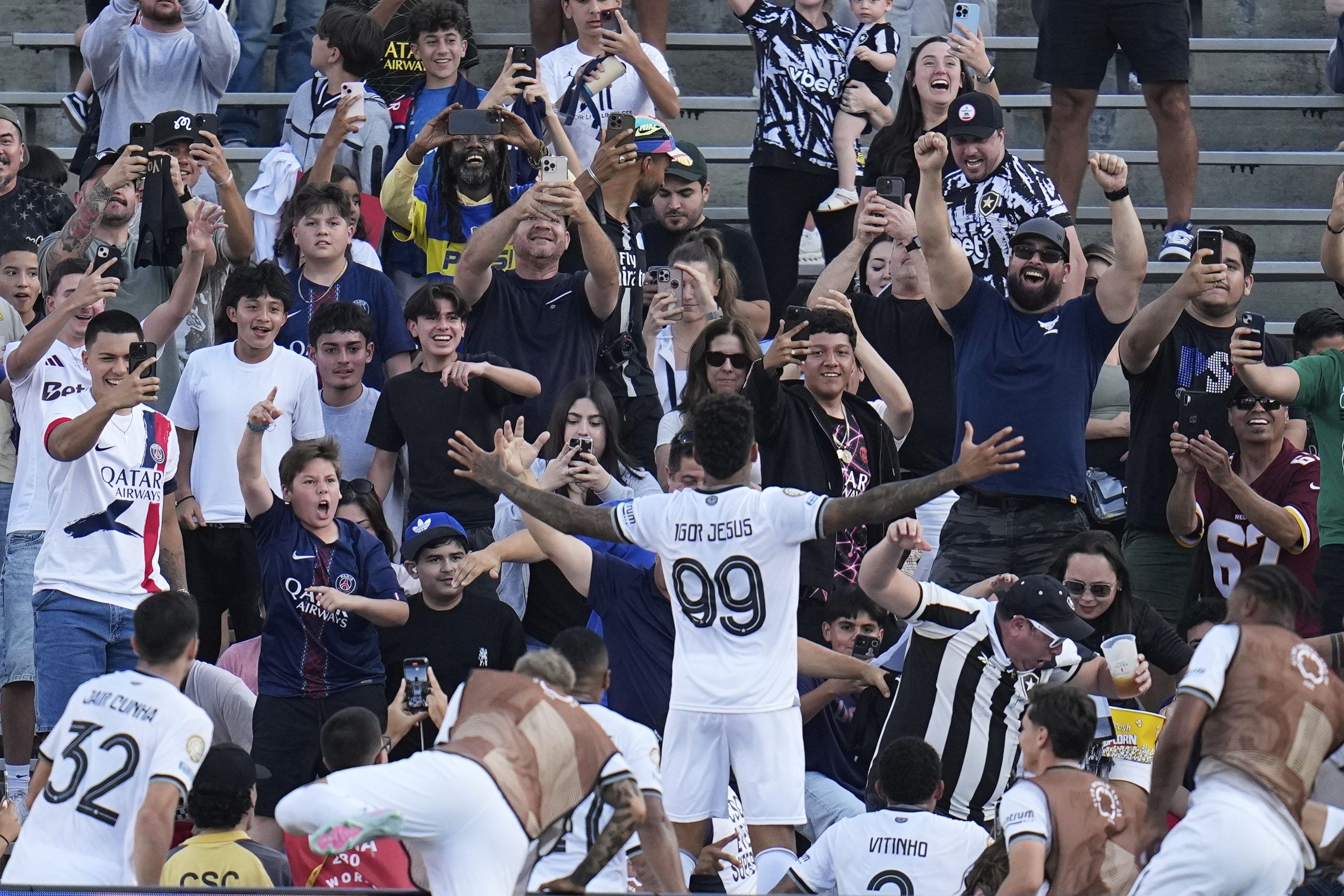 Botafogo's Igor Jesus celebrates towards fans after scoring his team's first goal during the Club World Cup group B soccer match between PSG and Botafogo in Pasadena, Calif., Thursday, June 19, 2025.