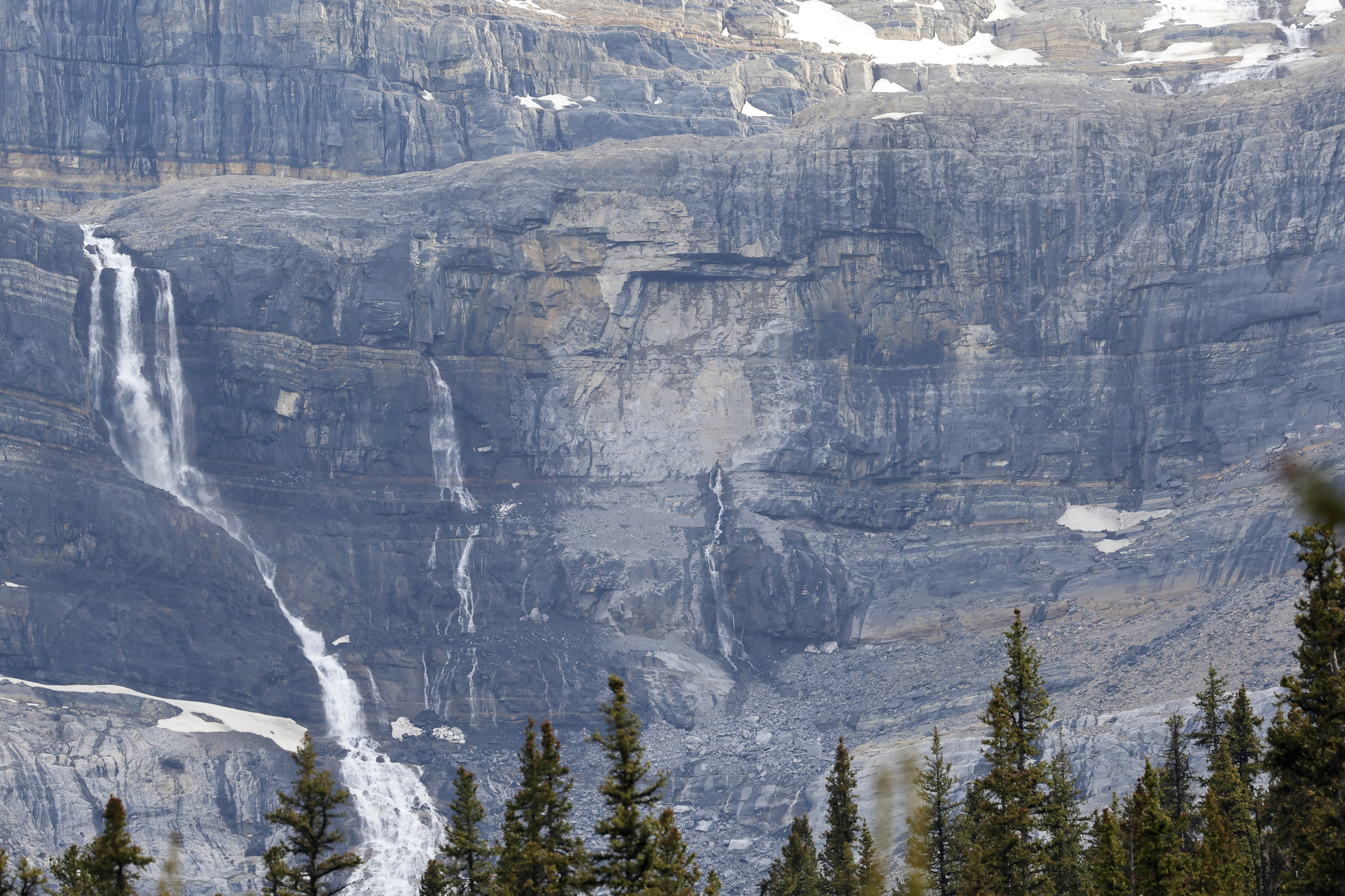 Falling rocks hit hikers in Canada's Banff National Park, killing 1 and injuring 3