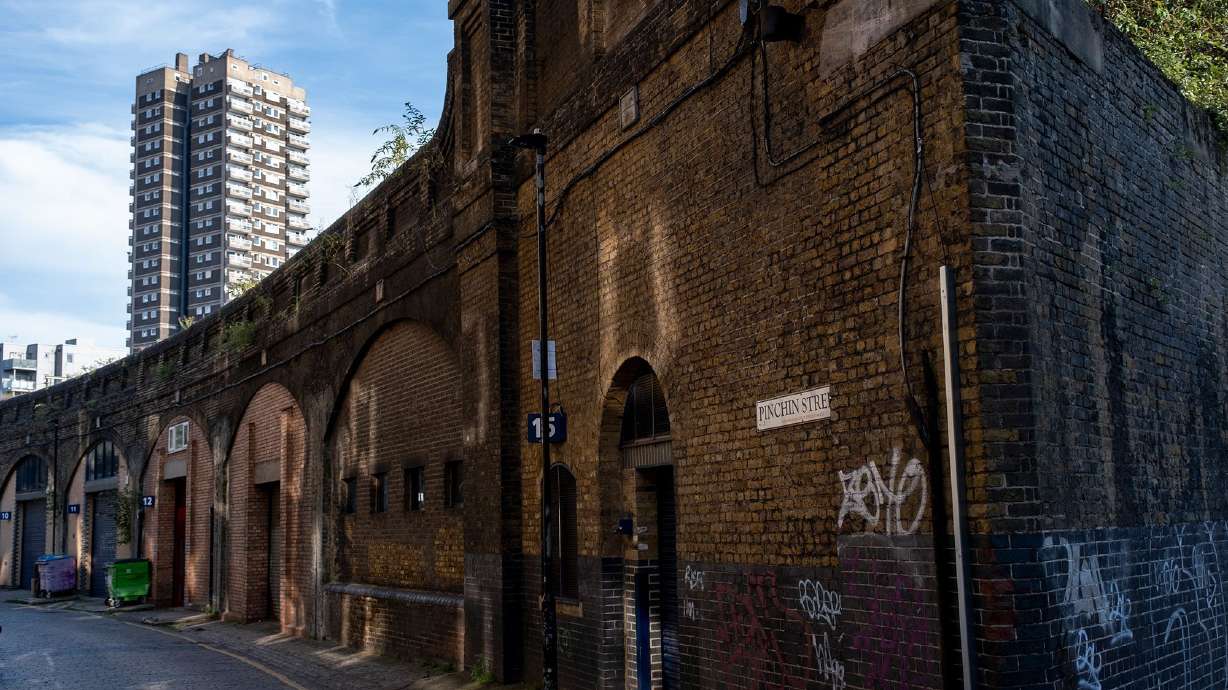 Guides take eager tourists to places such as Pinchin Street, where one victim's body was discovered.