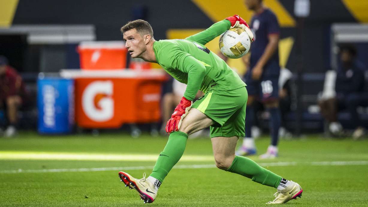United States goalkeeper Matthew Freese (25) distributes the ball during a CONCACAF Gold Cup soccer match against Haiti, Sunday, June 22, 2025, in Arlington, Texas.