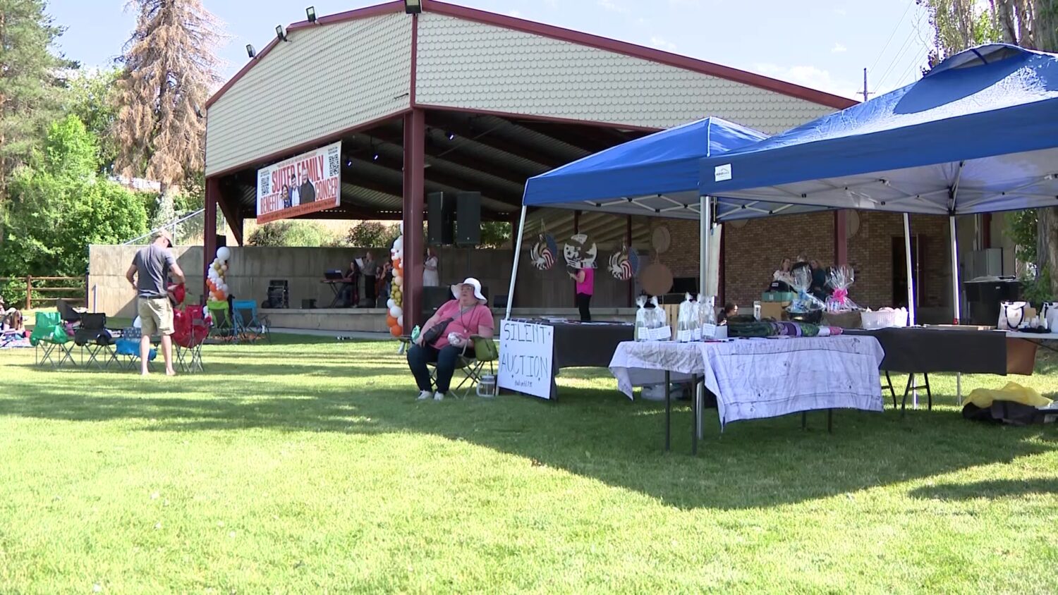 Community holds benefit concert to help neighbor deal with tragic losses