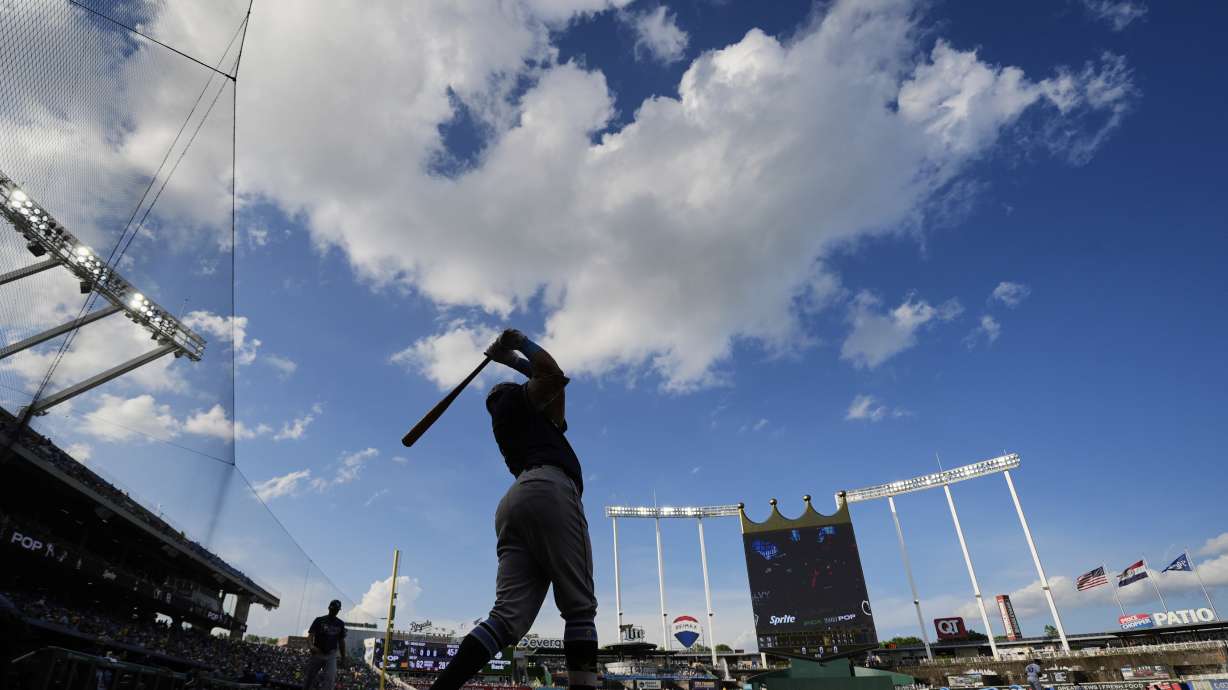 Tampa Bay Rays' Jonathan Aranda warms up on deck before the second inning of a baseball game against the Kansas City Royals, Tuesday, June 24, 2025, in Kansas City, Mo.