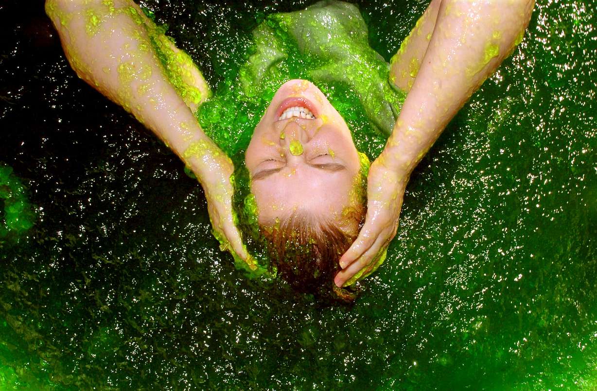Alisa Naylor leans backward into a hot tub filled with green jello at Famous Dave's in South Jordan on March 17, 2004. Kraft Heinz announced plans Tuesday to remove food dyes from its products by 2027, including green Jell-O.
