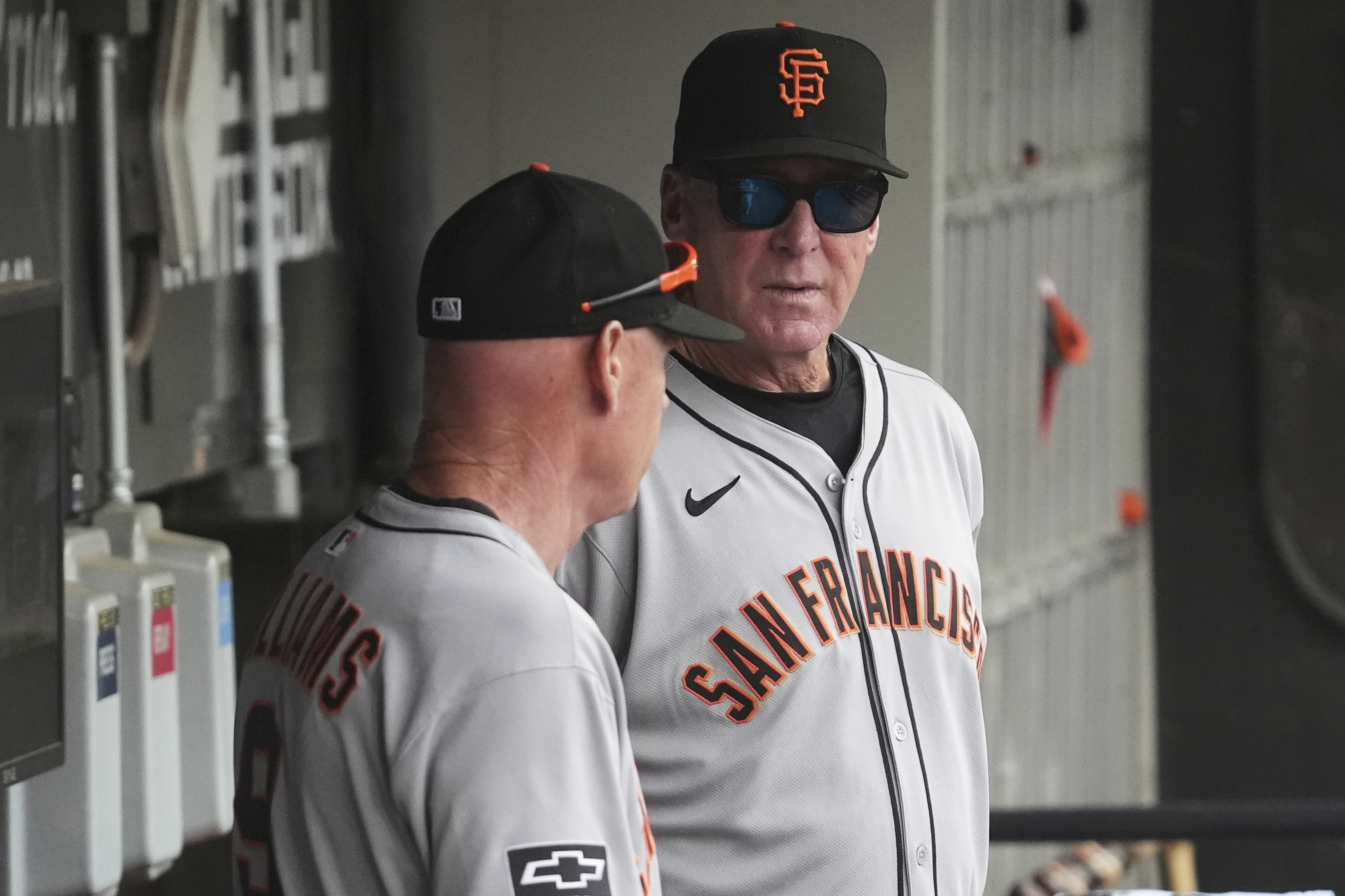 San Francisco Giants manager Bob Melvin, right, talks with third base coach Matt Williams, left, before a baseball game against the Chicago White Sox in Chicago, Sunday, June 29, 2025. 