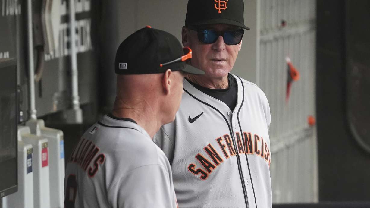San Francisco Giants manager Bob Melvin, right, talks with third base coach Matt Williams, left, before a baseball game against the Chicago White Sox in Chicago, Sunday, June 29, 2025.