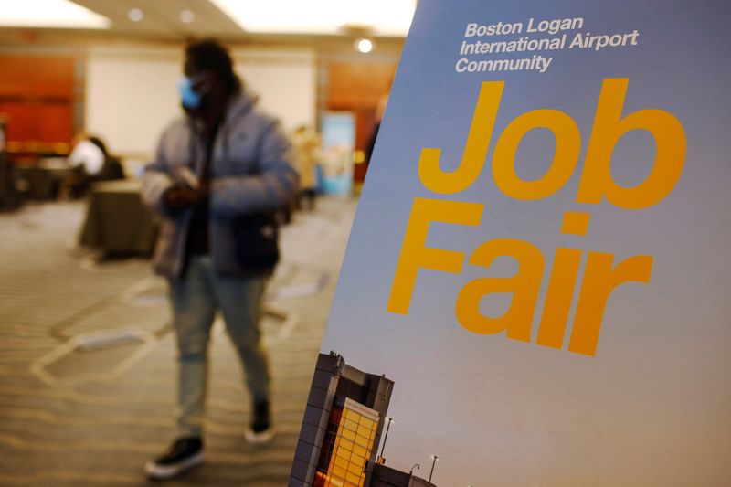 Weekly new jobless claims drop to 6-week low