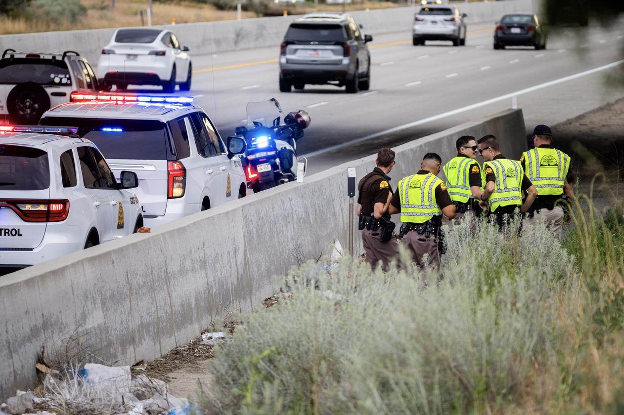 Motorcyclist dies after failing to negotiate curve, crashing on I-215 in Midvale