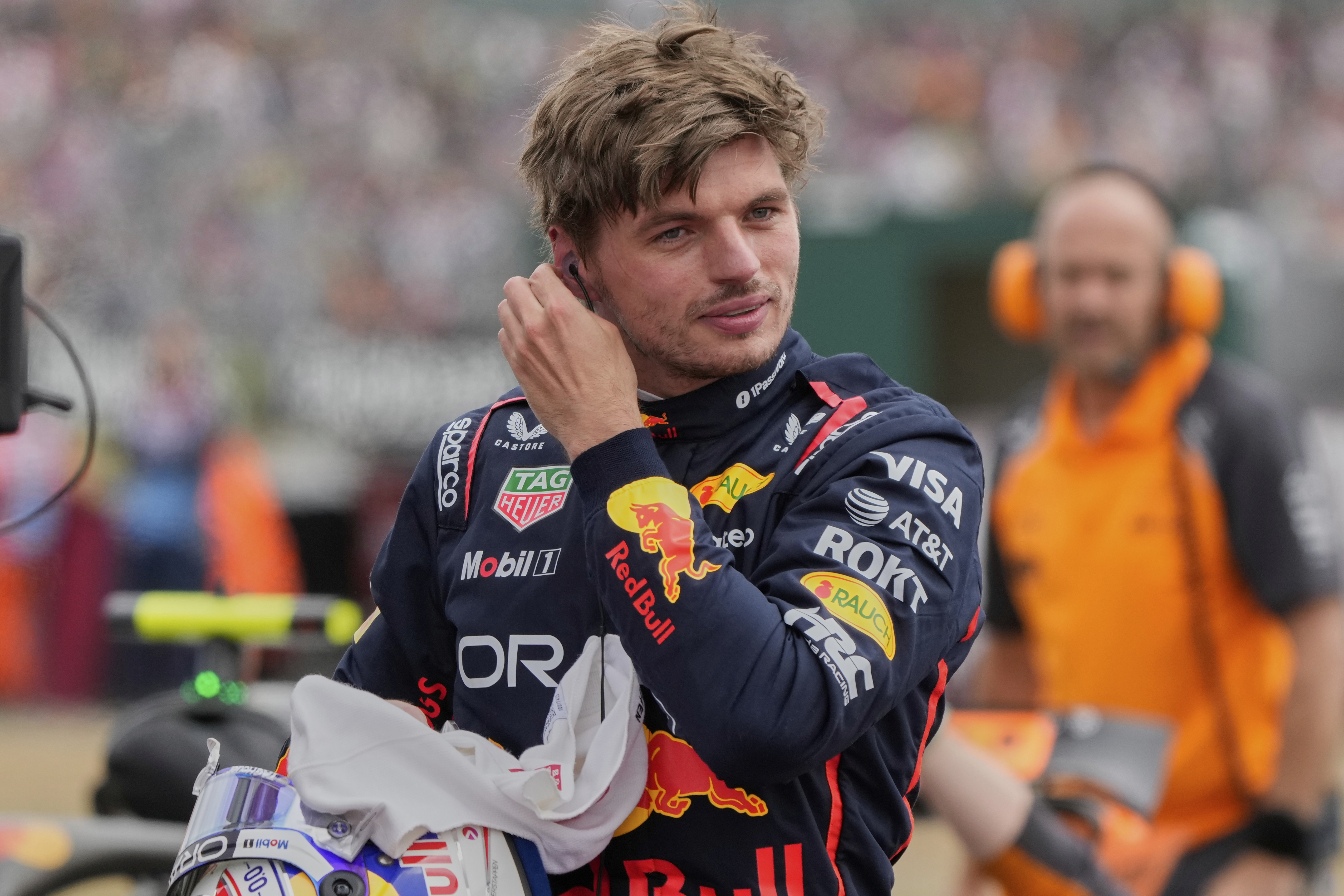 Lando Norris wins thrilling British Grand Prix in the rain to cut Oscar Piastri's F1 lead