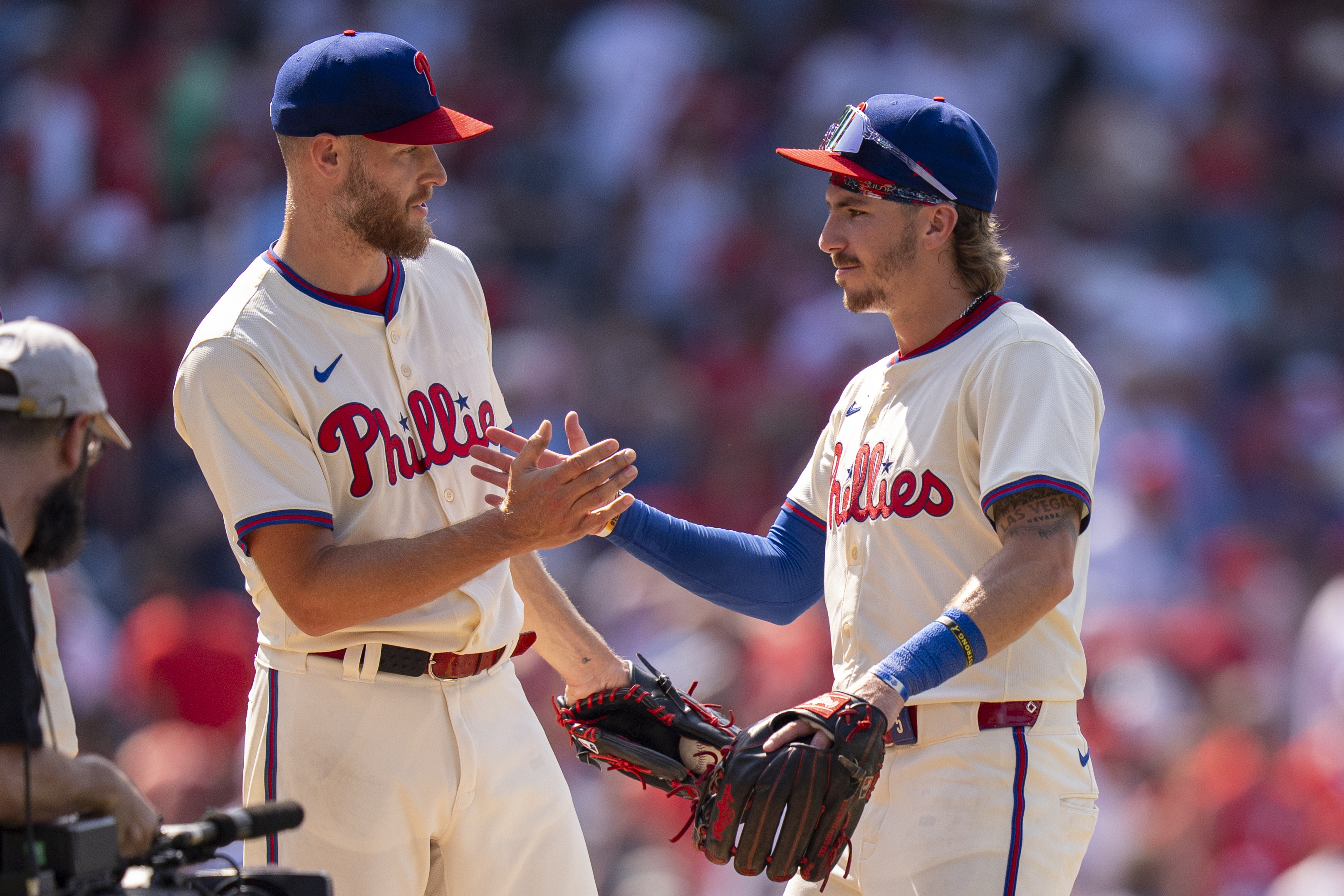Phillies' Zack Wheeler throws 1-hitter for his first complete game since 2021