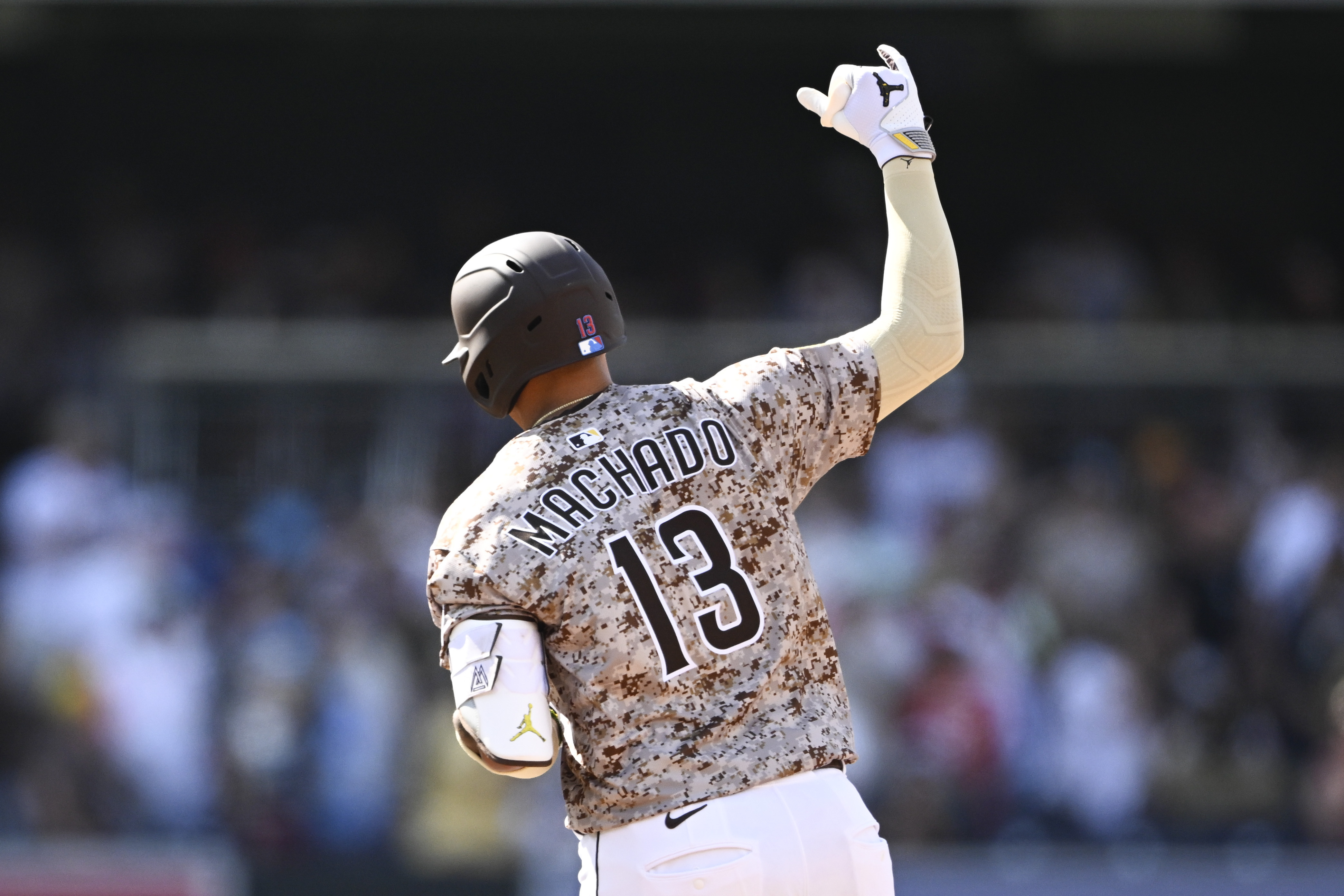 Padres slugger Manny Machado gets his 2,000th career hit