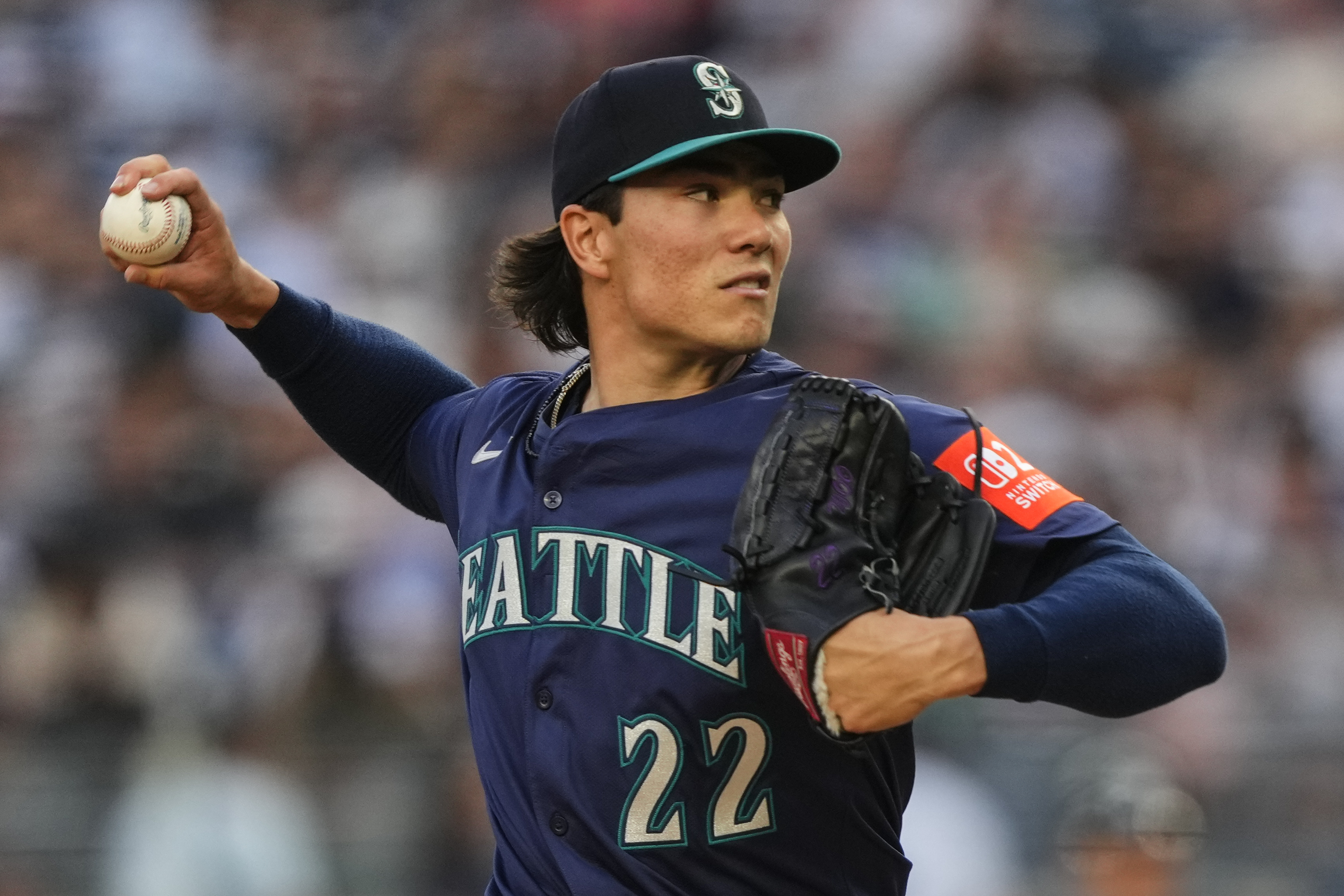 Mariners pitcher Bryan Woo loses no-hit bid in 8th inning at Yankee Stadium