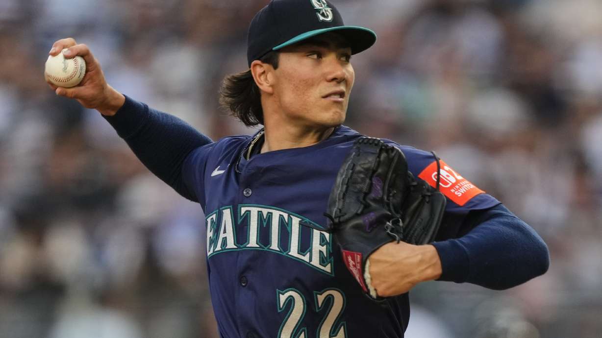 Seattle Mariners pitcher Bryan Woo (22) throws during the first inning of a baseball game against the New York Yankees, Thursday, July 10, 2025, in New York.
