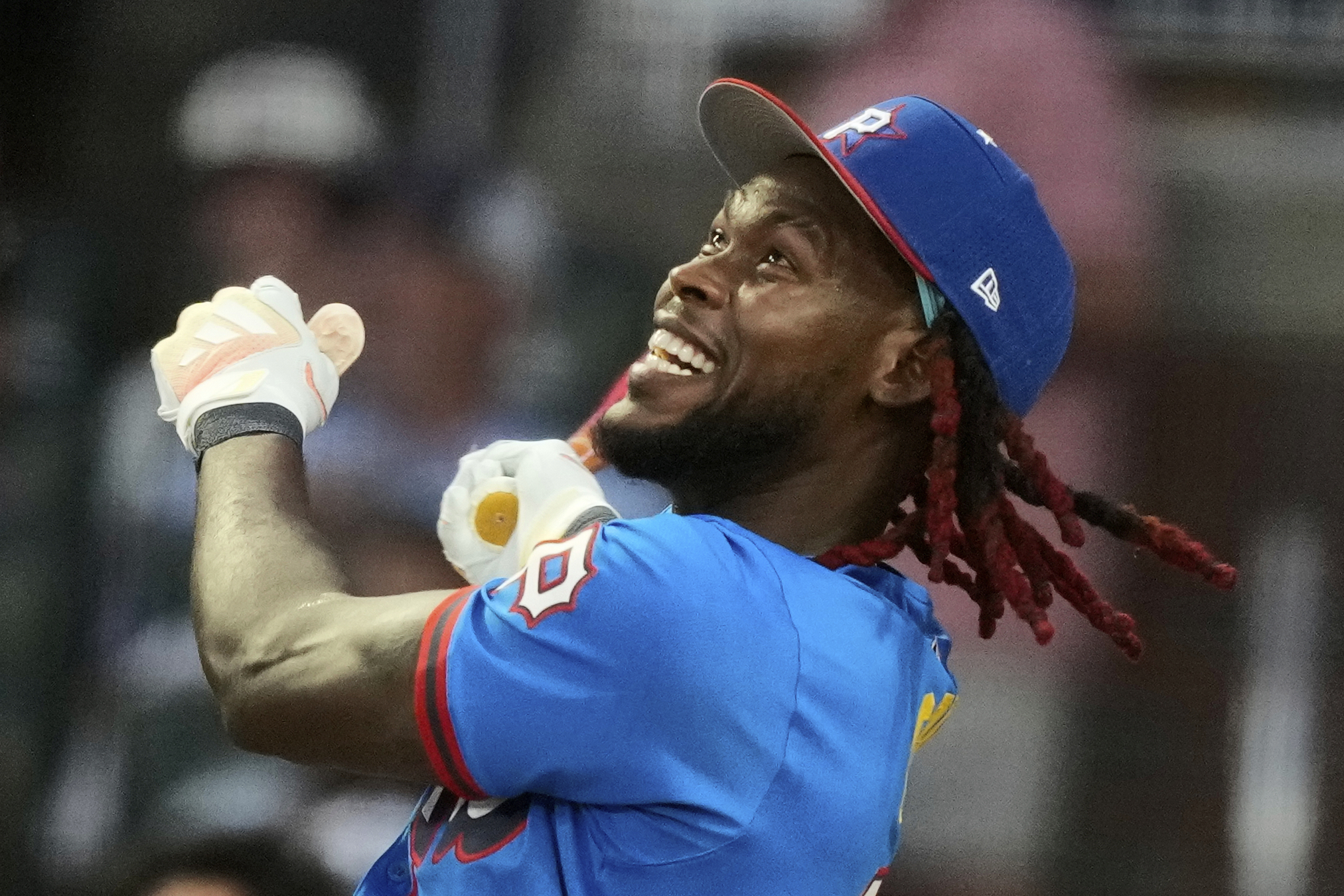 With family support, Cal Raleigh becomes first catcher, switch-hitter to win Home Run Derby
