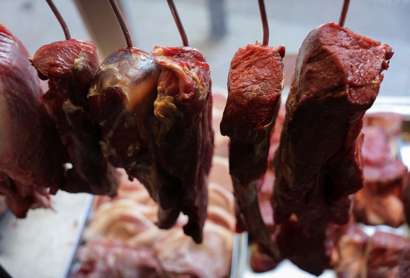 Brazilian meatpackers rethink beef exports to US after tariffs, industry lobby says