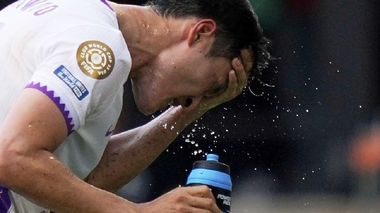 FILE - Al Ain's Park Yong-woo splashes his face to cool off during the Club World Cup Group G soccer match between Wydad AC and Al Ain FC in Washington, June 26, 2025.