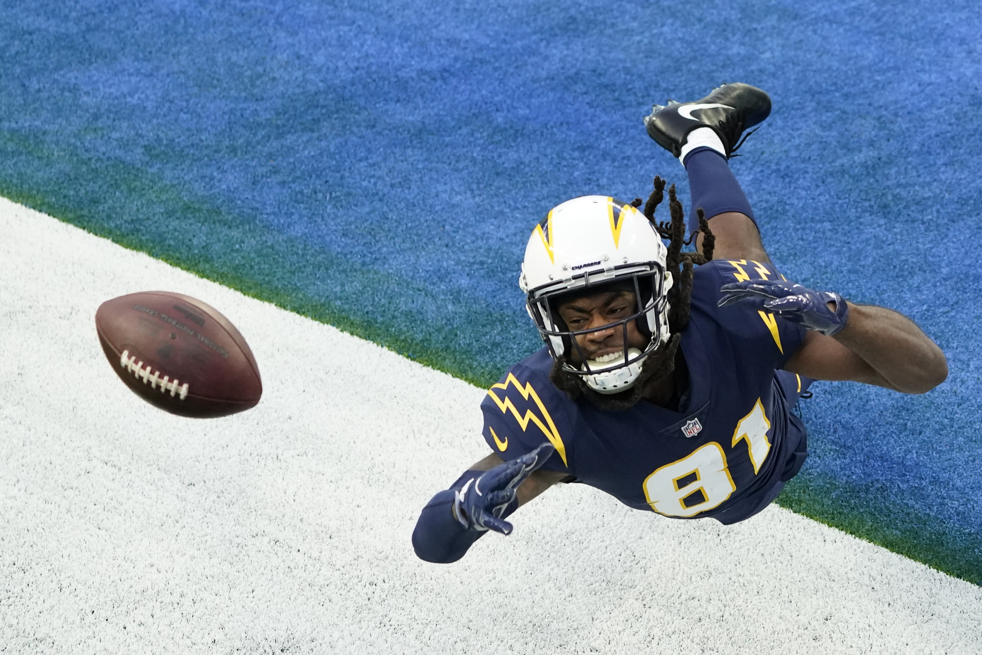 Chargers wide receiver Mike Williams decides to retire from NFL at age 30