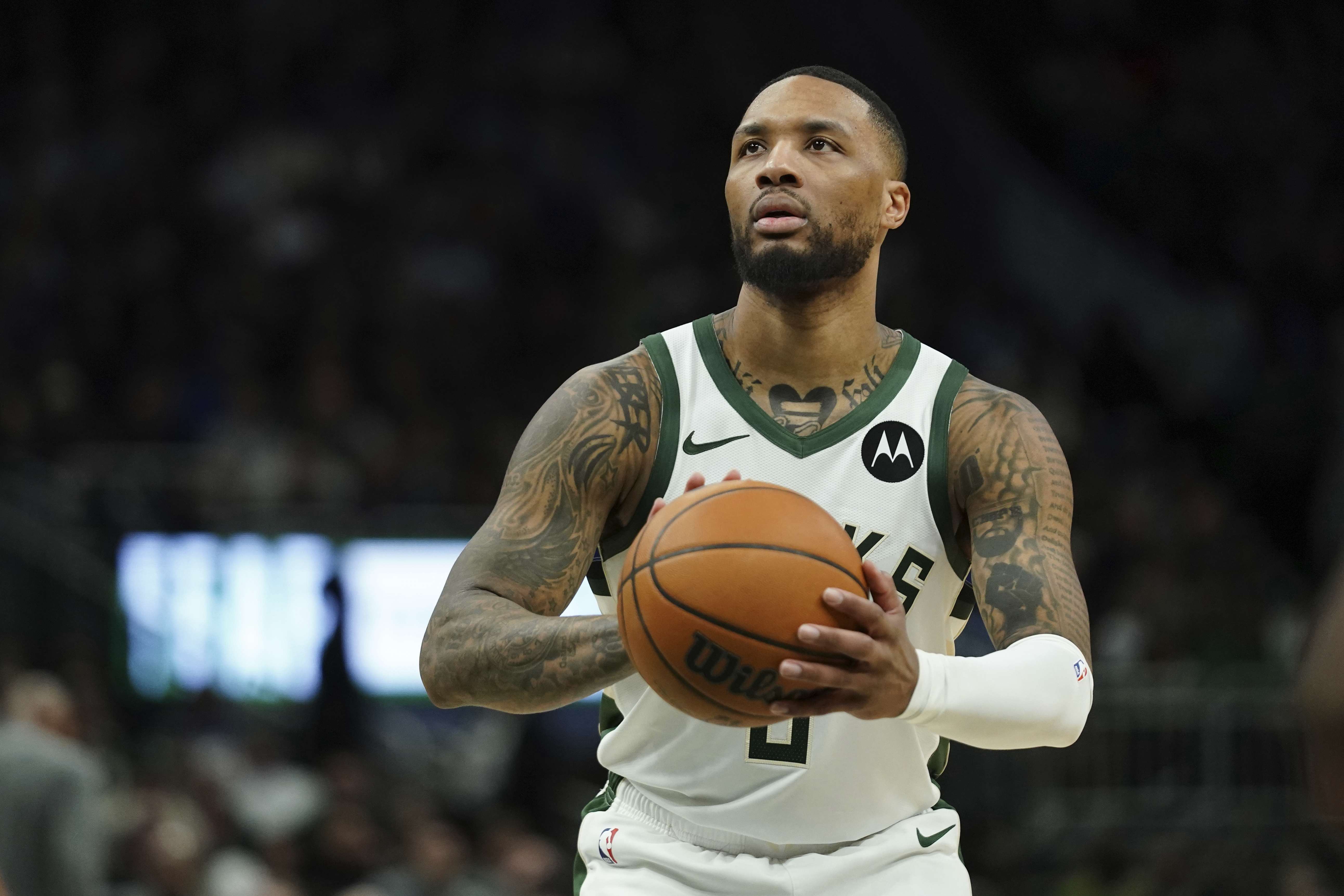 Damian Lillard returns to the Trail Blazers on a 3-year deal worth $42 million, AP source says