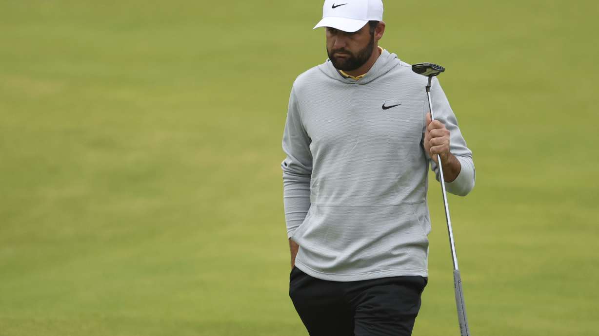 Scottie Scheffler of the United States acknowledges the crowd on the 18th green during the second round of the British Open golf championship at the Royal Portrush Golf Club, Northern Ireland, Friday, July 18, 2025.