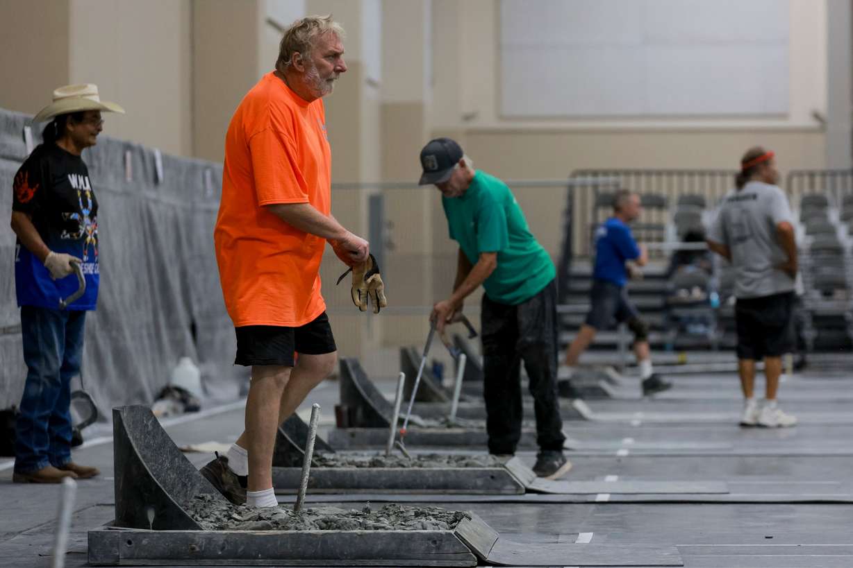 Steven Gibson prepares to pitch horseshoes at the Mountain America Expo Center in Sandy on Saturday.