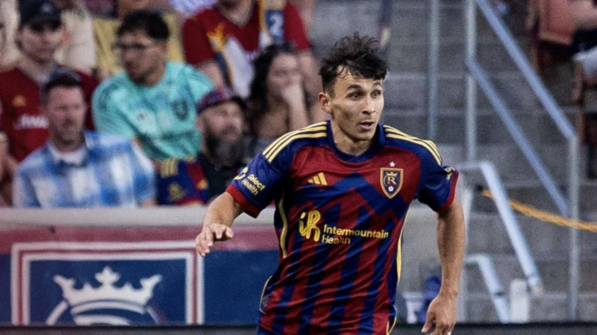 Noel Caliskan looks on against FC Cincinnati.