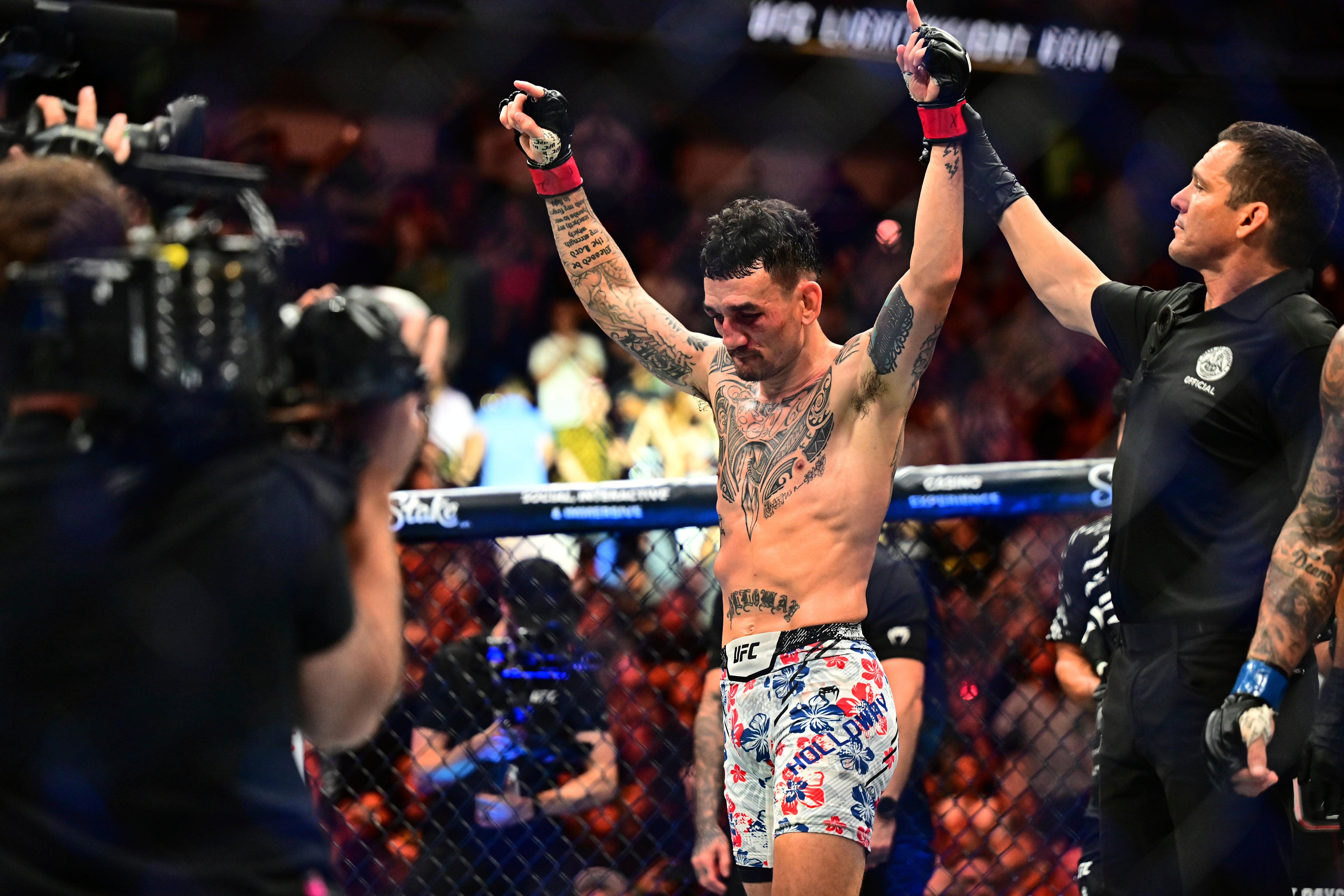 Max Holloway retains UFC BMF title, spoils Dustin Poirier's retirement fight
