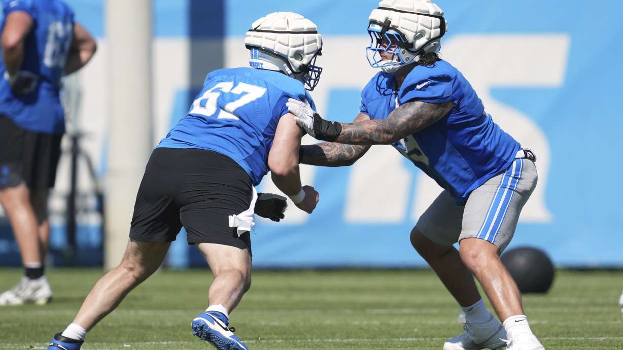 Detroit Lions offensive lineman Tate Ratledge, right, blocks Trystan Colon (67) after an NFL football practice in Allen Park, Mich., Tuesday, July 22, 2025.