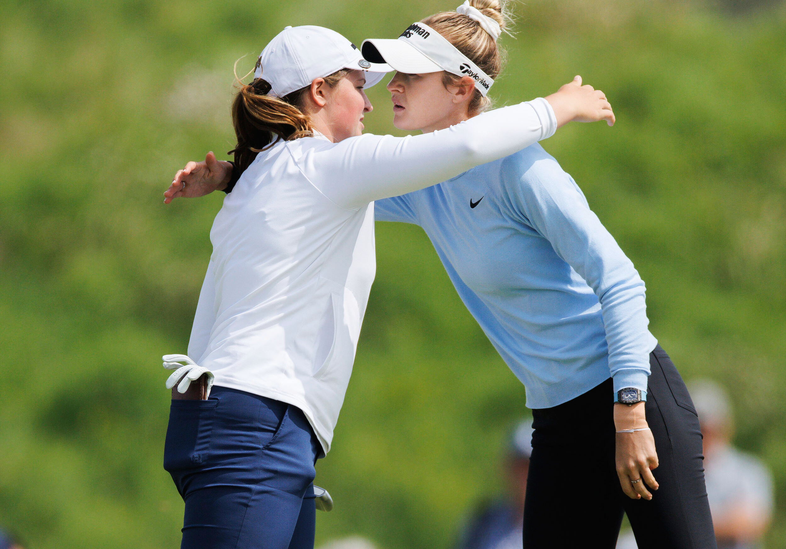 Lottie Woad takes 2-shot lead over Nelly Korda in pro debut at Women's Scottish Open