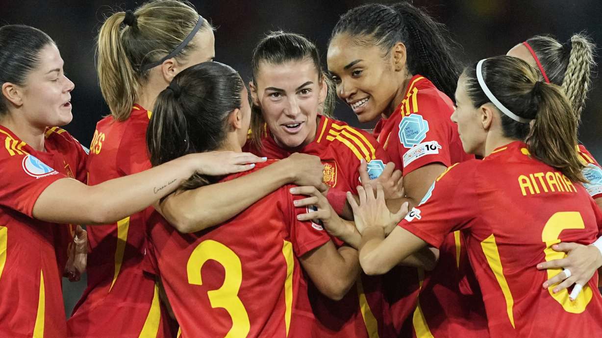 Spain's Patri Guijarro, center, celebrates after scoring her side's second goal during the Women's Euro 2025, group B, soccer match between Italy and Spain at Stadion Wankdorf in Bern, Switzerland, Friday, July 11, 2025.