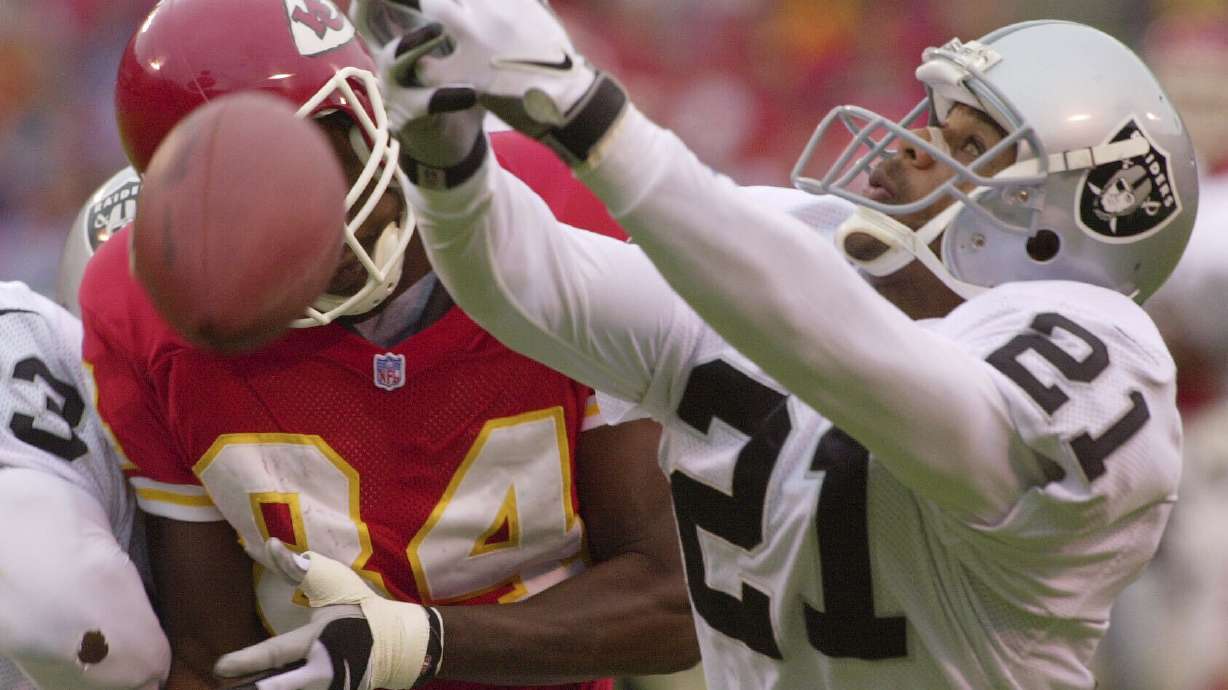 FILE - Oakland Raiders cornerback Eric Allen (21) almost intercepts a pass intended for Kansas City Chiefs' Sylvester Morris (84) in the second quarter in this Oct. 15, 2000 file photo, in Kansas City, Mo.