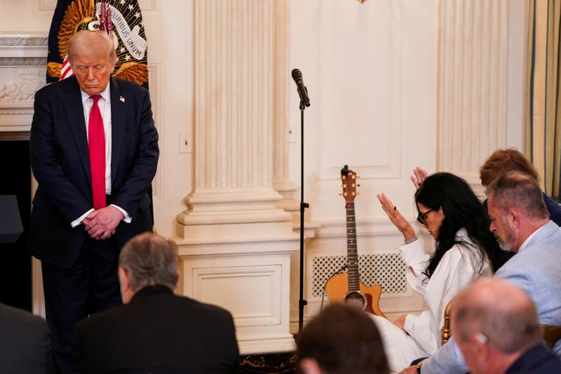 US to allow federal workers to promote religion in workplaces