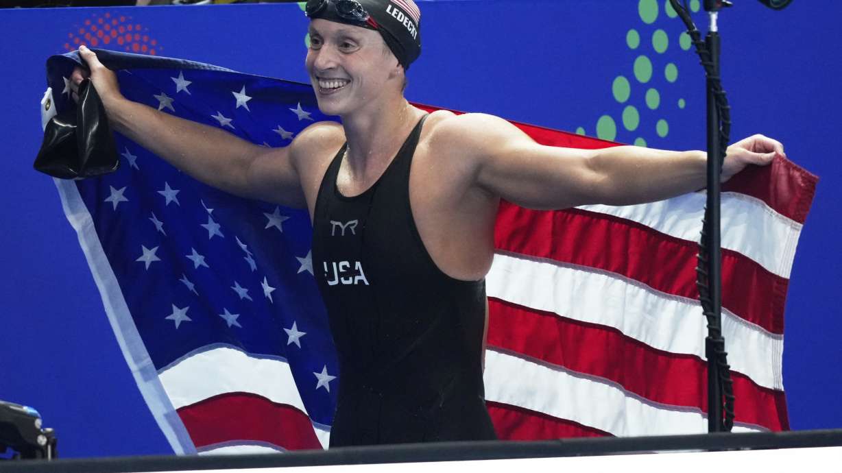 Katie Ledecky of the United States celebrates after winning gold medal in the women's 1500m freestyle final at the World Aquatics Championships in Singapore, Tuesday, July 29, 2025.