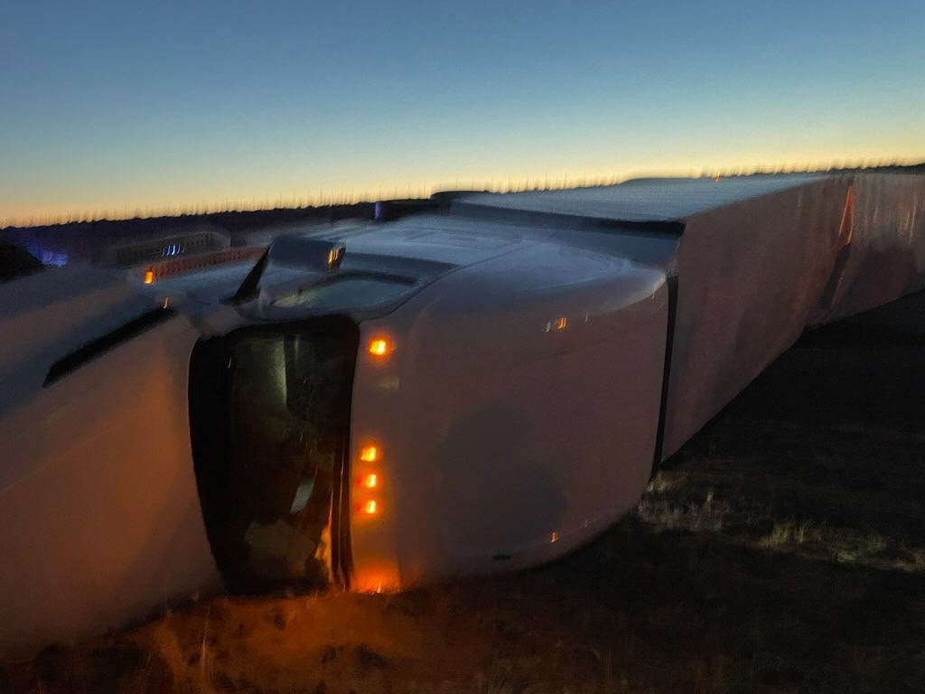 Semituck rollover causes I-15 closure in Millard County