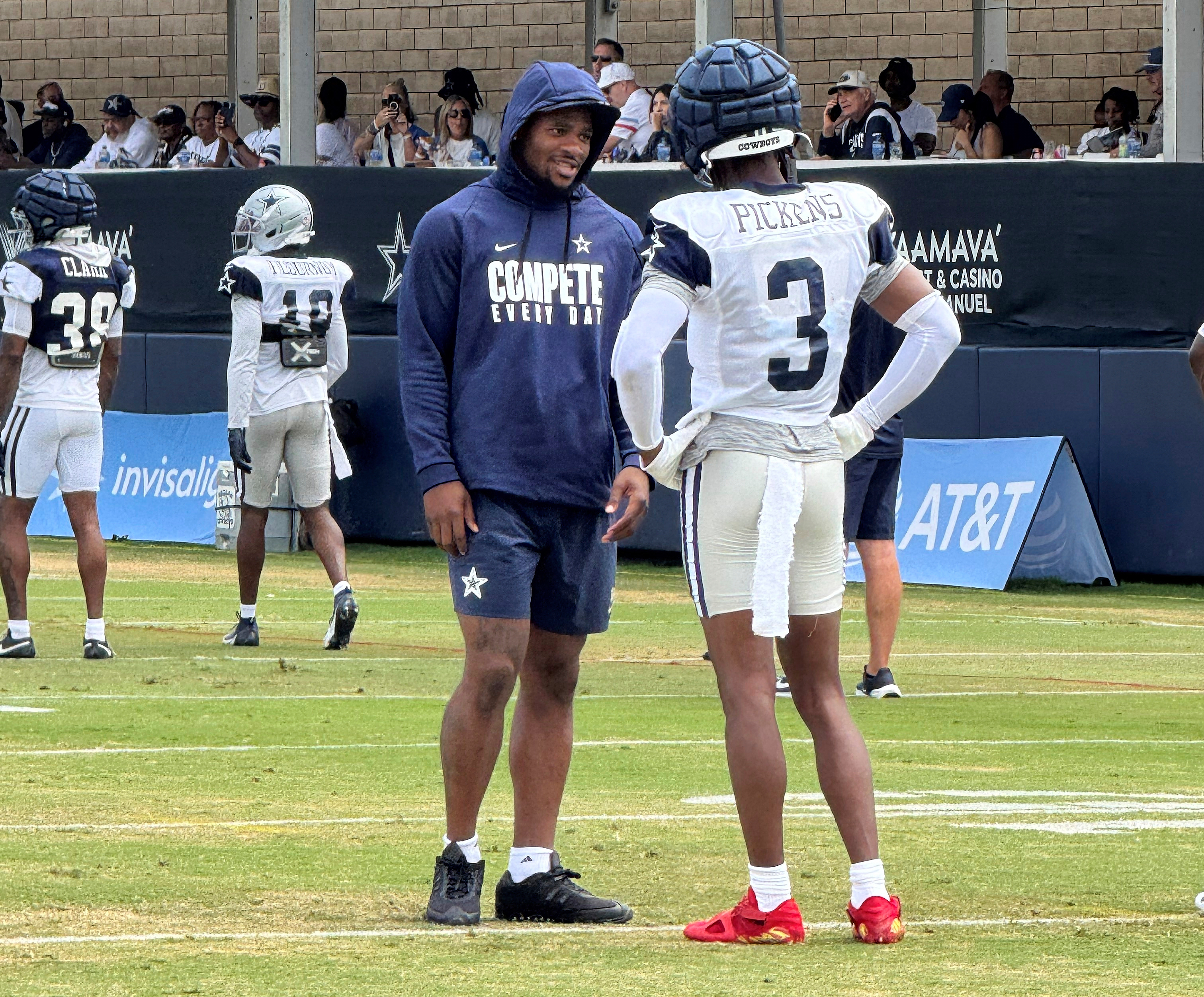 Cowboys owner Jerry Jones dismisses Micah Parsons' trade request as negotiation talk