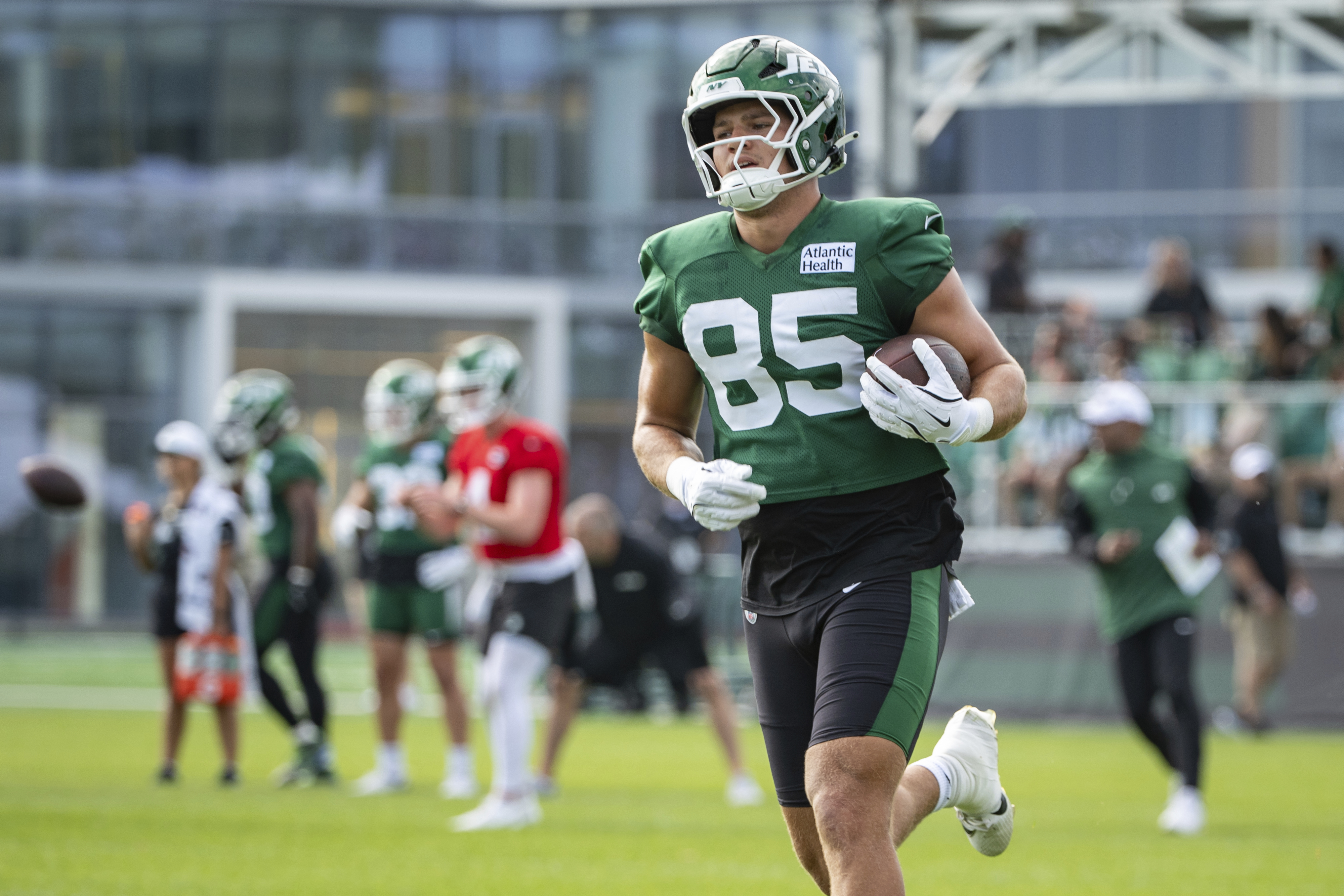 New York Jets tight end Mason Taylor (85) runs drills during practice at the team's NFL football training camp, Saturday, July 26, 2025, in Florham Park, N.J.