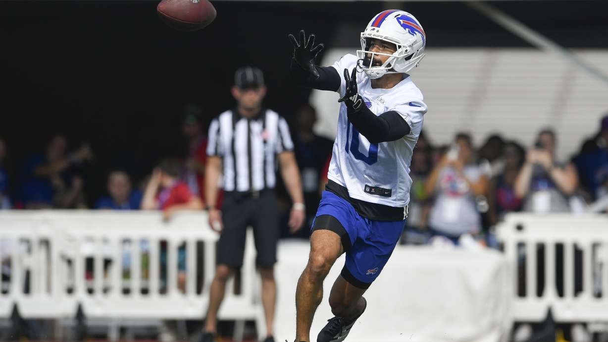 Buffalo Bills wide receiver Khalil Shakir (10) catches a pass during practice at the team's NFL football training camp, Sunday, July 27, 2025, in Pittsford, N.Y.