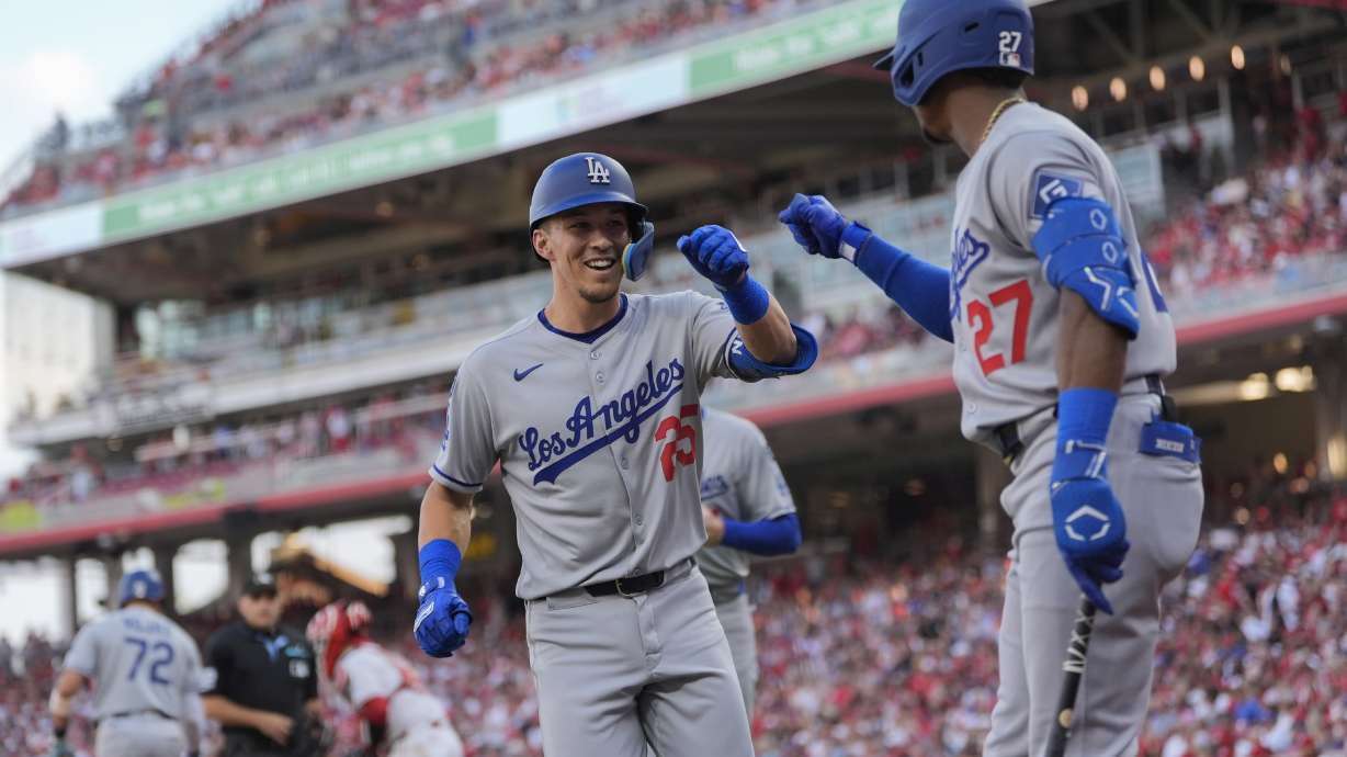 Los Angeles Dodgers' Tommy Edman (25) celebrates a two-run homer with Esteury Ruiz (27) during the second inning of a baseball game against the Cincinnati Reds, Tuesday, July 29, 2025, in Cincinnati.