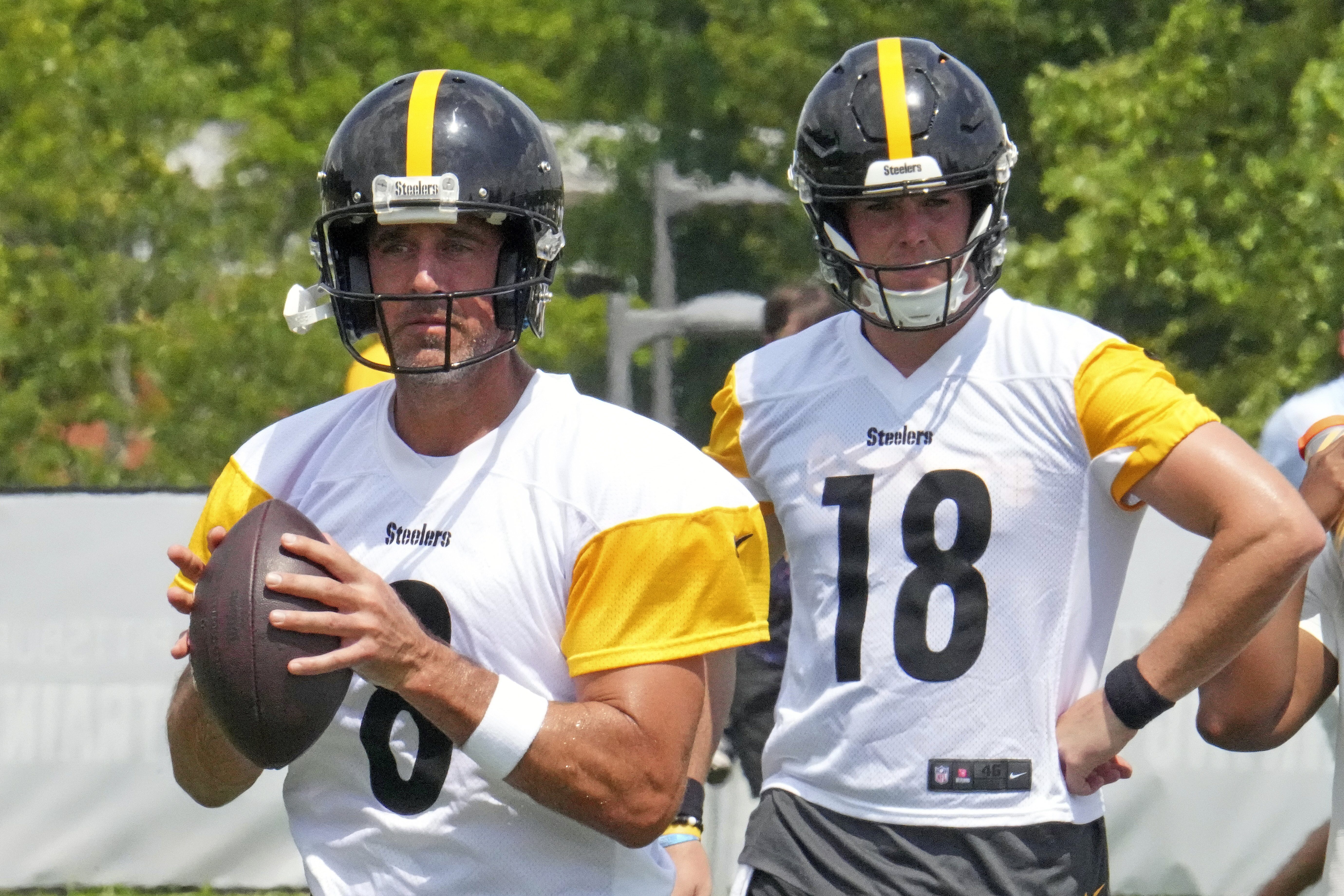 Pittsburgh Steelers quarterbacks Aaron Rodgers (8) looks to pass as Pittsburgh Steelers quarterback Will Howard (18) waits his turn during practice at the NFL football training camp in Latrobe, Pa., Saturday, July 26, 2025.