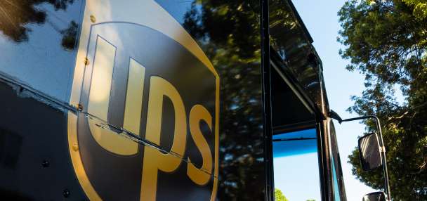 2 sisters charged with stealing UPS packages