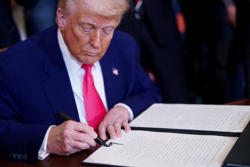 Trump signs order opening way for alternative assets in 401(k)s