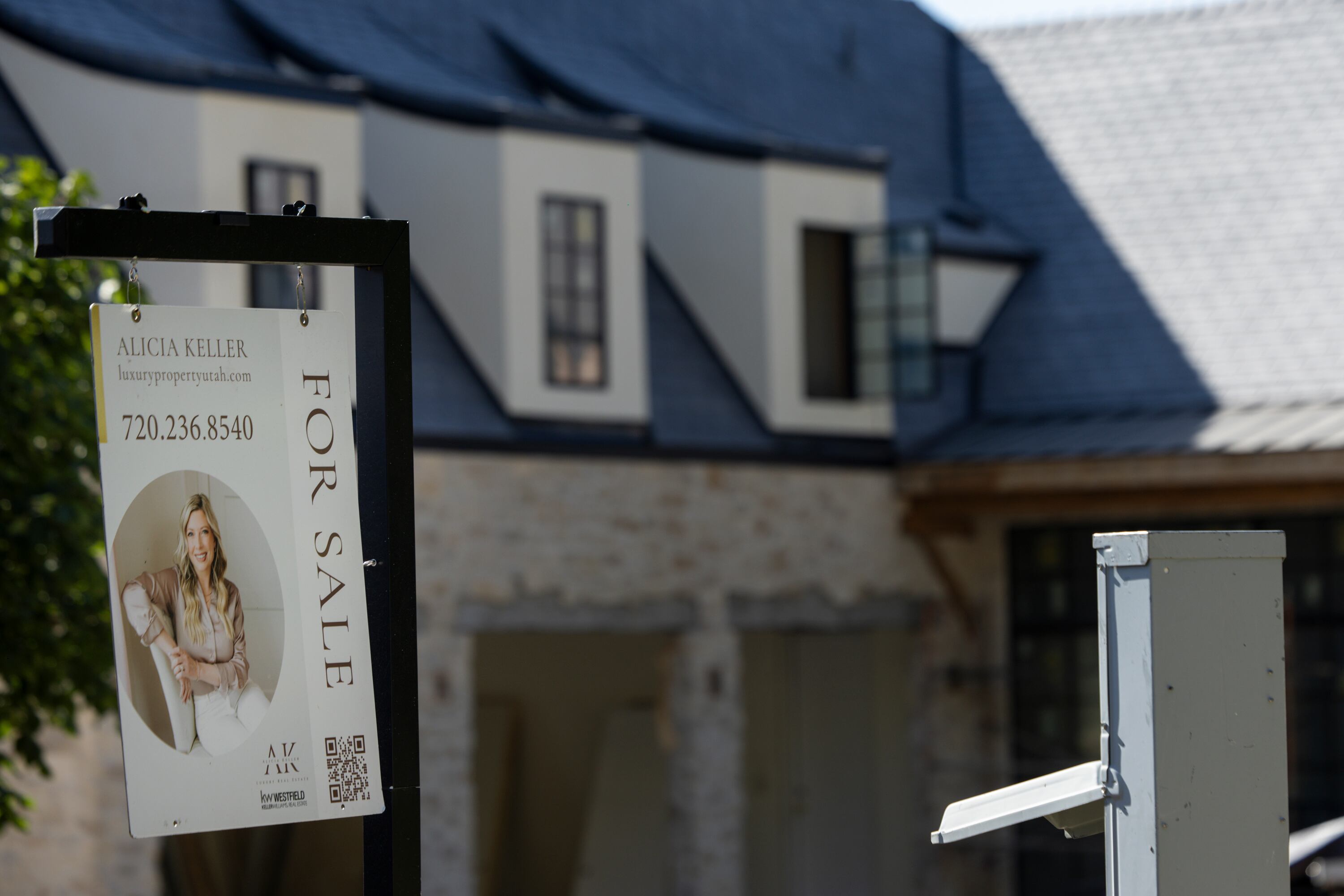 Are mortgage rates falling? What homebuyers need to know