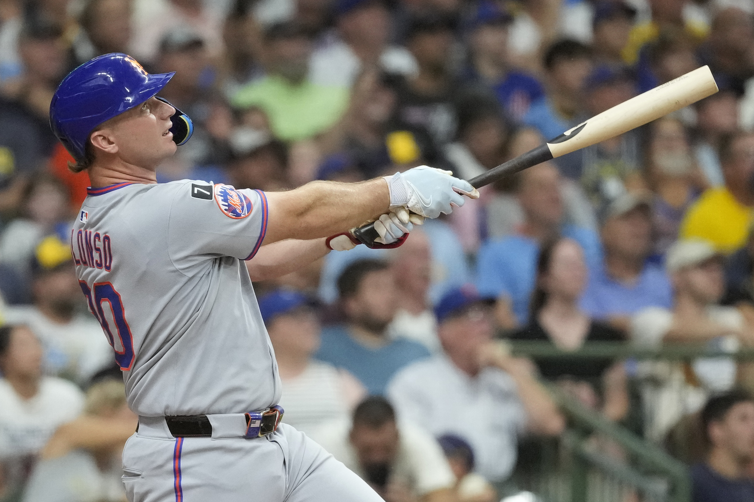 New York Mets' Pete Alonso hits a solo home run during the second inning of a baseball game against the Milwaukee Brewers, Saturday, Aug. 9, 2025, in Milwaukee.
