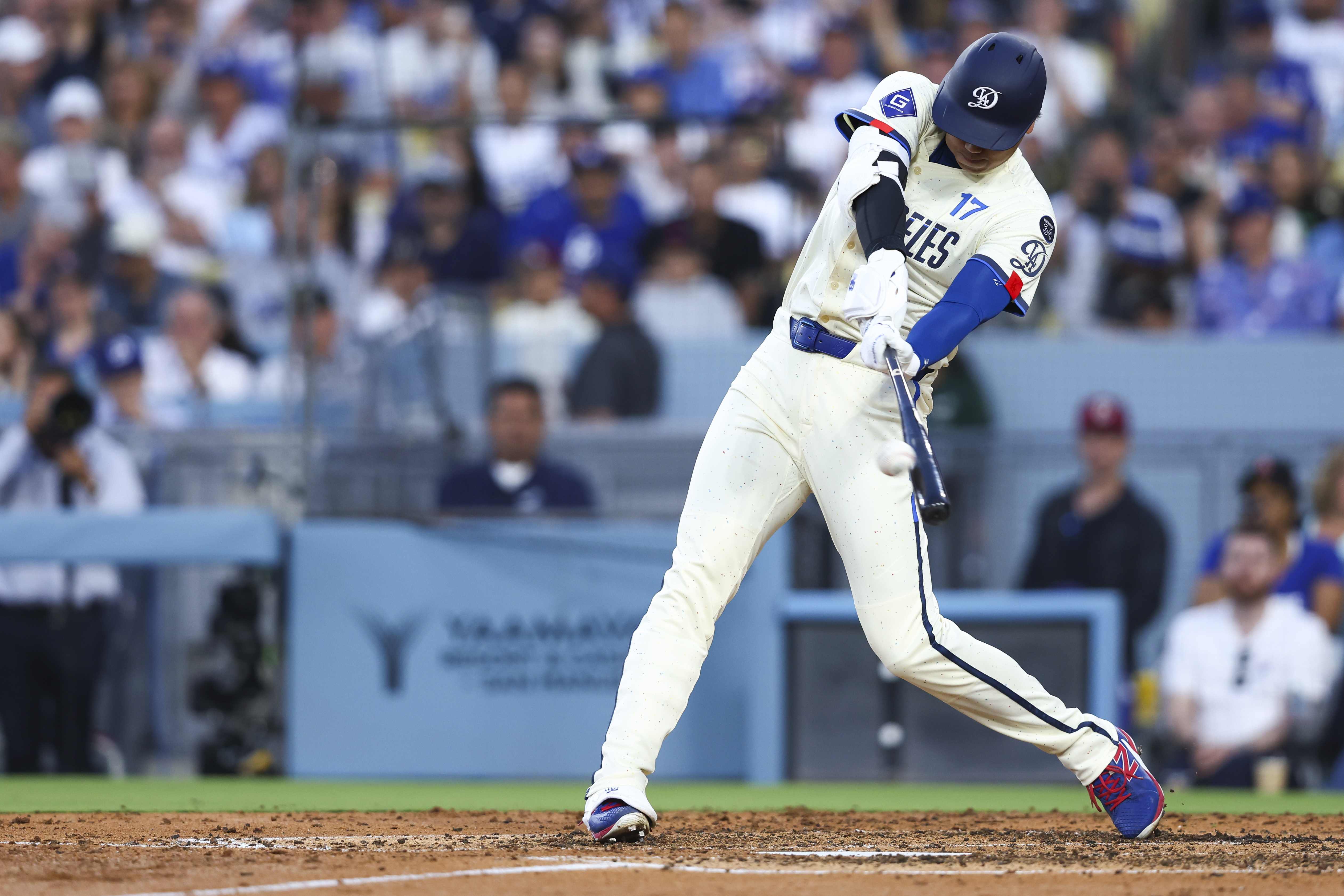 Ohtani hits 40th home run of the season in the Dodgers' game against the Blue Jays