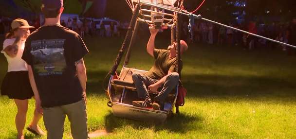 'Anything's possible': World's first paraplegic hot air balloon pilot soars at Sandy festival