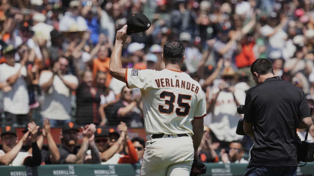 San Francisco Giants pitcher Justin Verlander (35) gestures to the crowd after getting his 3,500th career strikeout in the first inning of a baseball game against the Washington Nationals, Sunday, Aug. 10, 2025, in San Francisco.