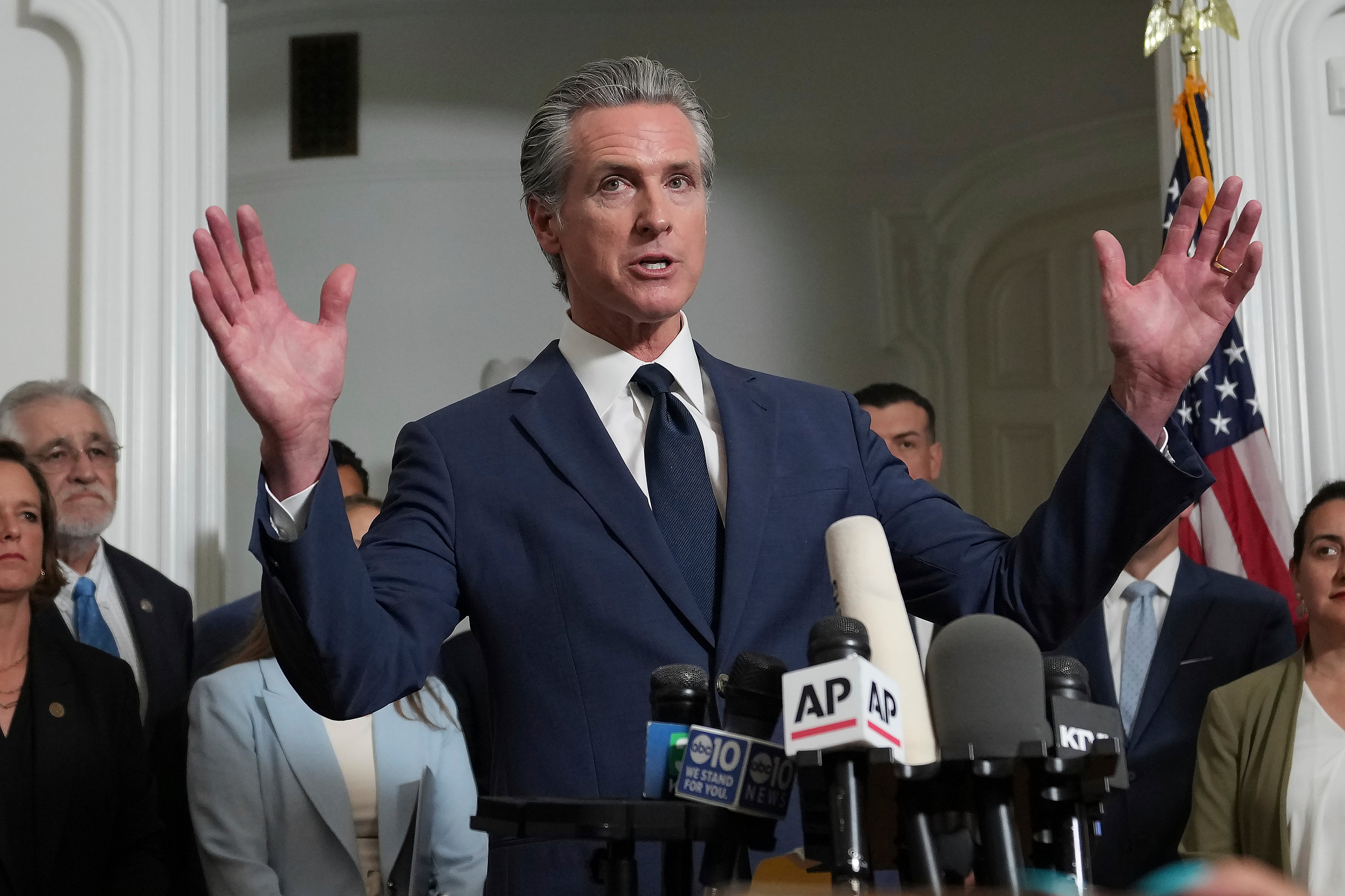 Gov. Newsom says he'll back down from redistricting threats if Texas throws out new maps